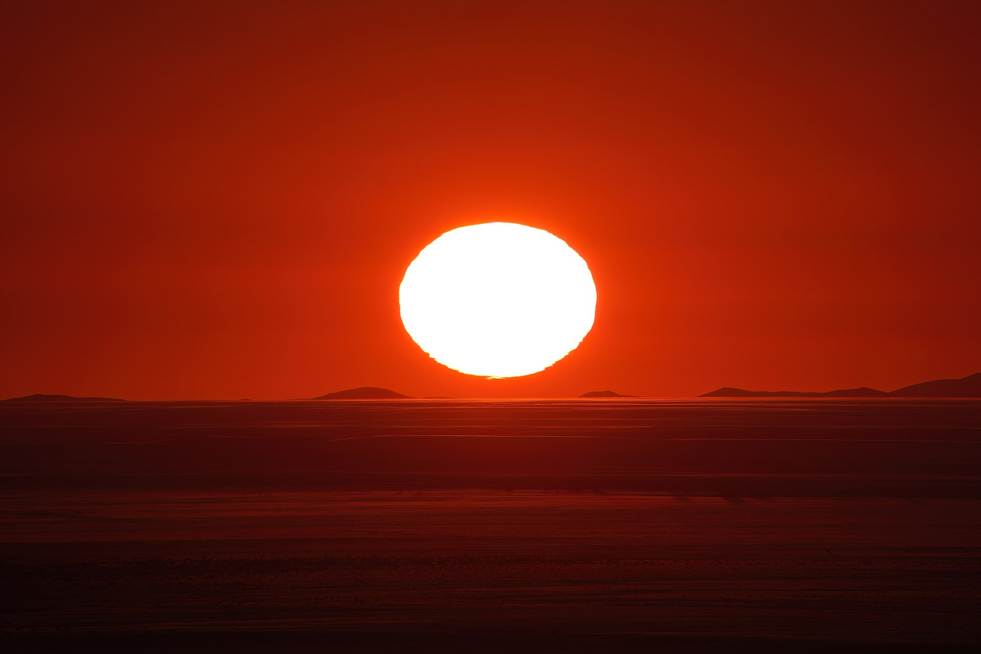 A calm ocean sunset provides a relaxing backdrop for event planning.